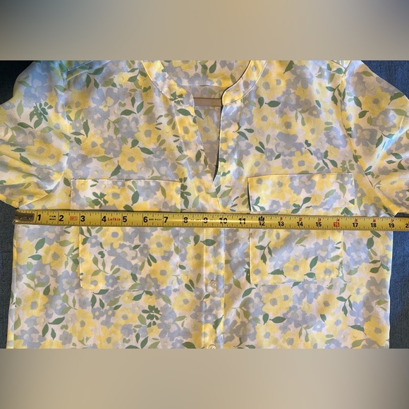 NWOT. Calvin Klein Floral Blouse Top Button Down Size S. - Picture 4 of 6